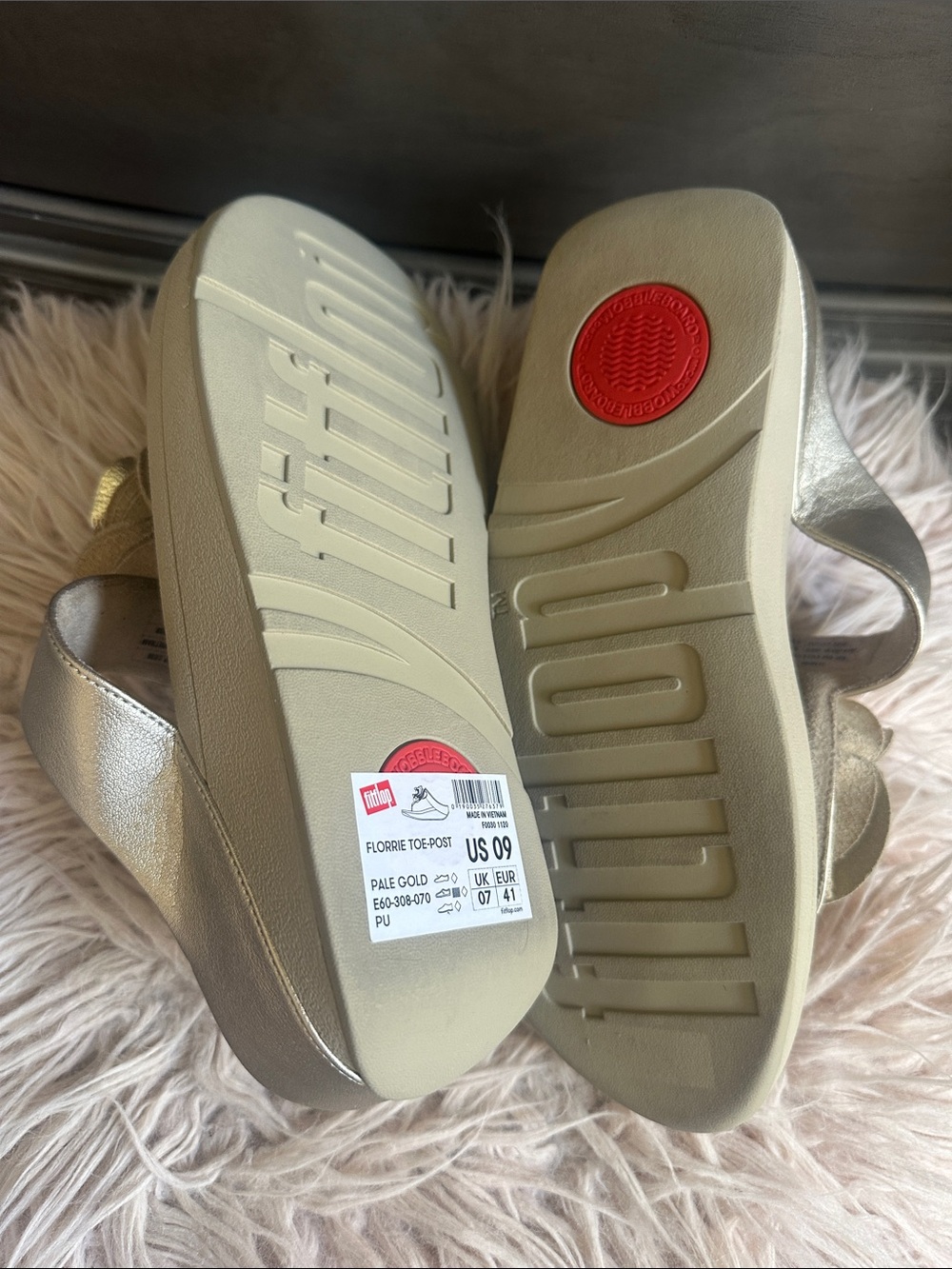 Fitflop Metallic Gold Floral Toe-Post Sandals - Picture 4 of 4